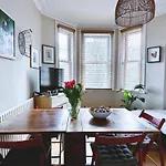 Comfortable Central Apartment in London