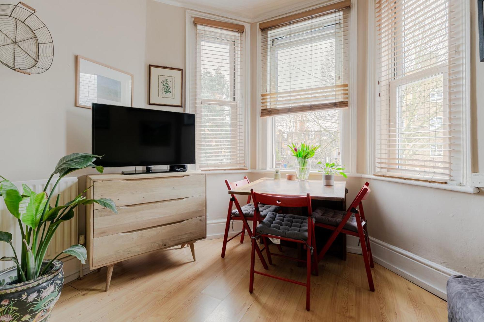 Artistic Pied-a-terre, Steps From The Tube, Moments From London's Heart Appartement Londres