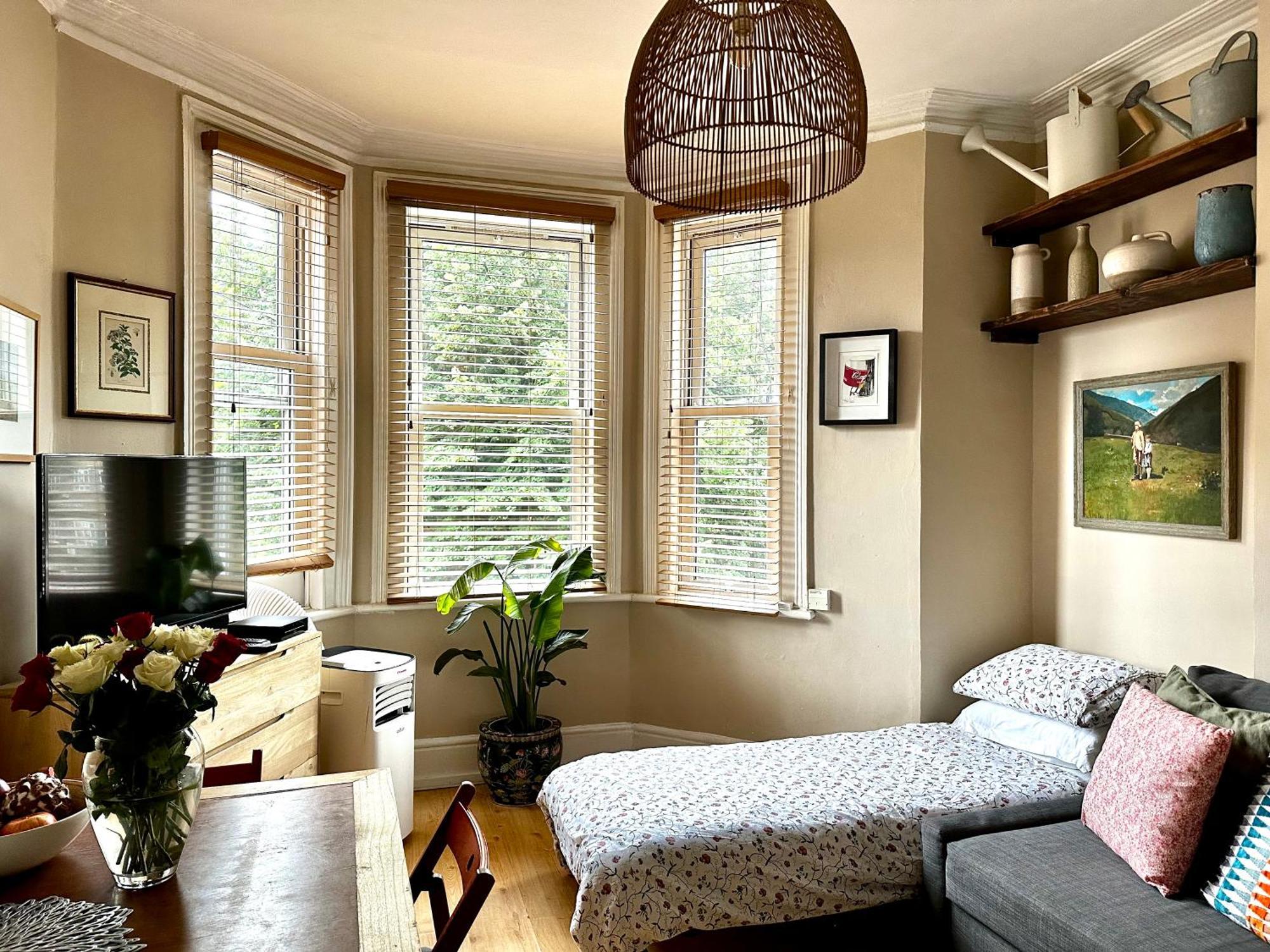 Artistic Pied-a-terre, Steps From The Tube, Moments From London's Heart Appartement